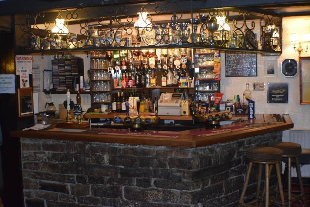 The Angel Inn Олстън Екстериор снимка