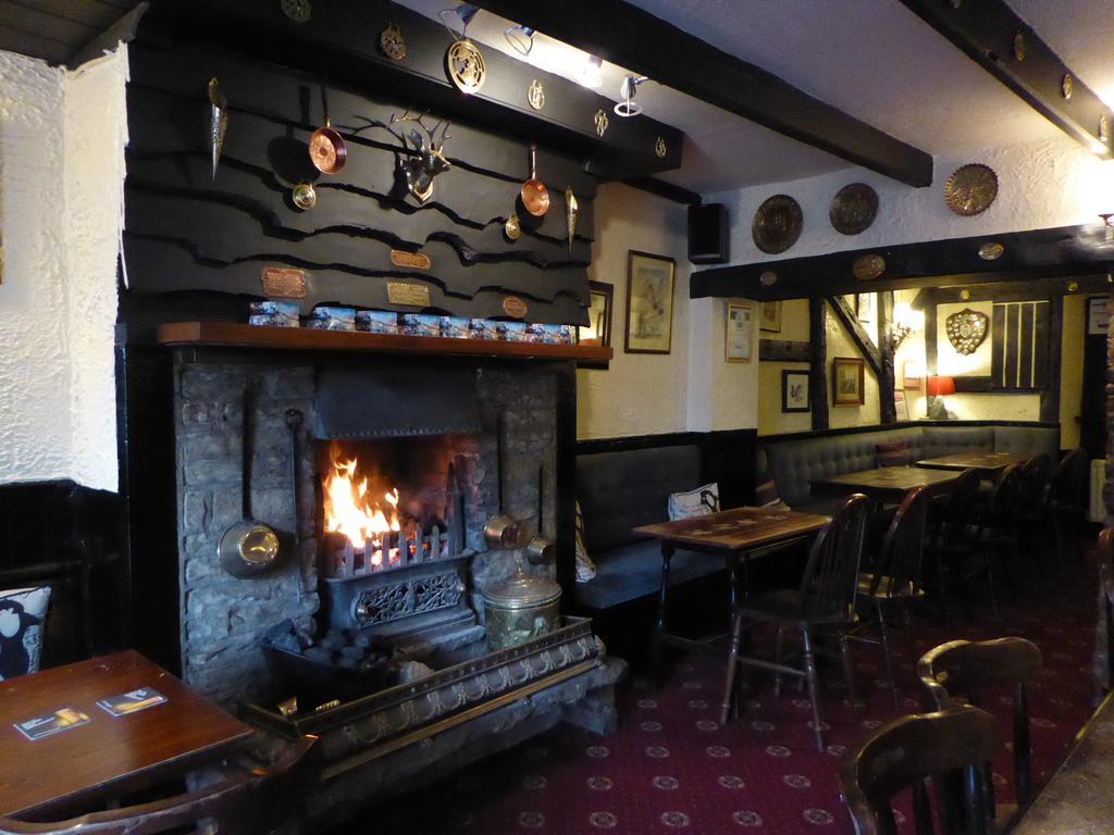 The Angel Inn Олстън Екстериор снимка