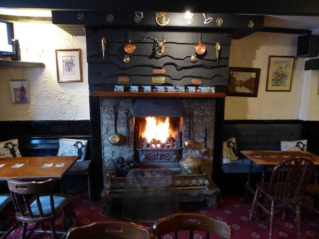 The Angel Inn Олстън Екстериор снимка