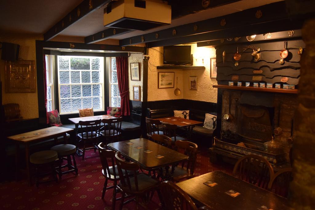 The Angel Inn Олстън Екстериор снимка