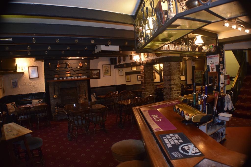 The Angel Inn Олстън Екстериор снимка