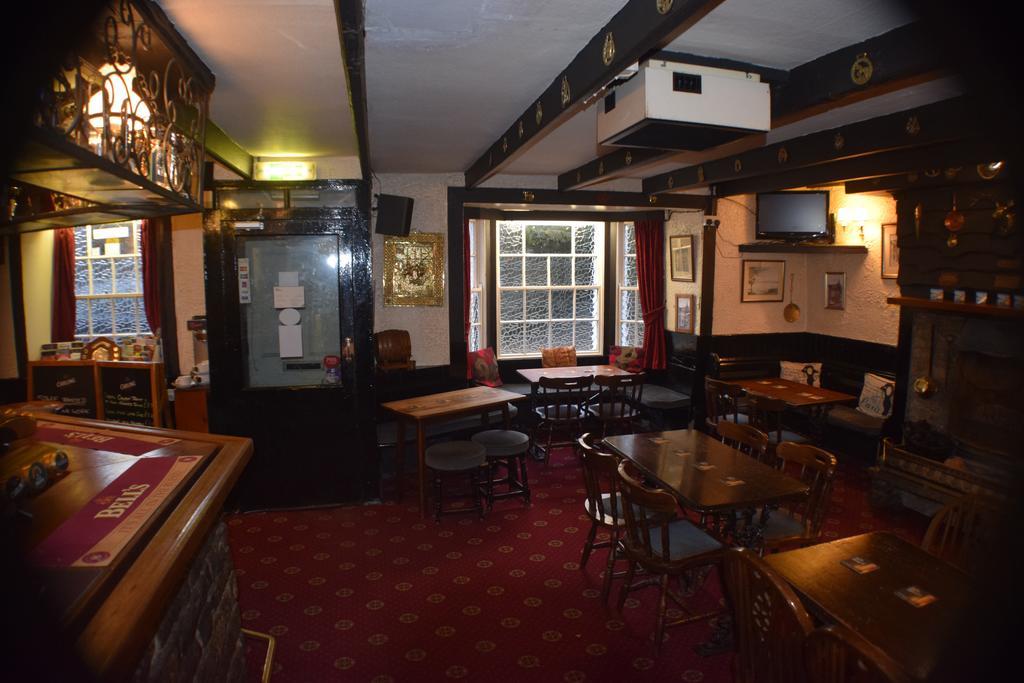 The Angel Inn Олстън Екстериор снимка